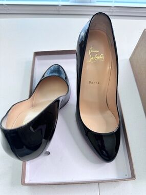 Authentic Christian Louboutin Dorissima